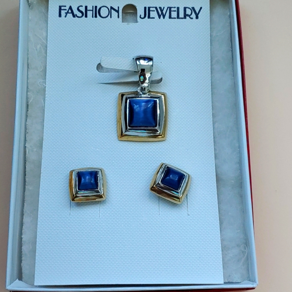 Famous Barr Jewelry Set